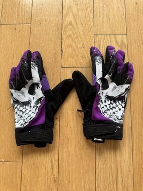 Purple Skull Print Ski/Snowboarder Gloves - Grenade